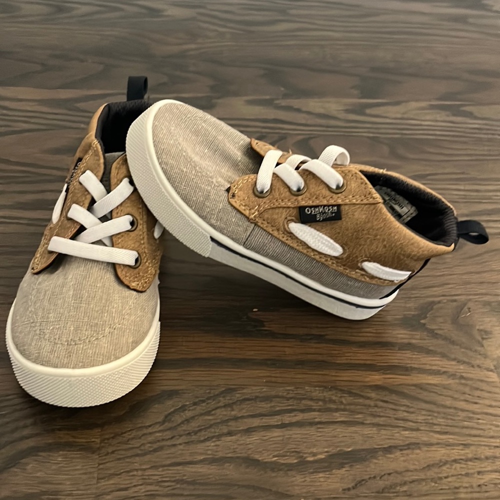 NEW OSHKOSH B’Gosh Genuine Toddler Boys Size 8 Chase Mid-Top Sneakers Boat Shoes